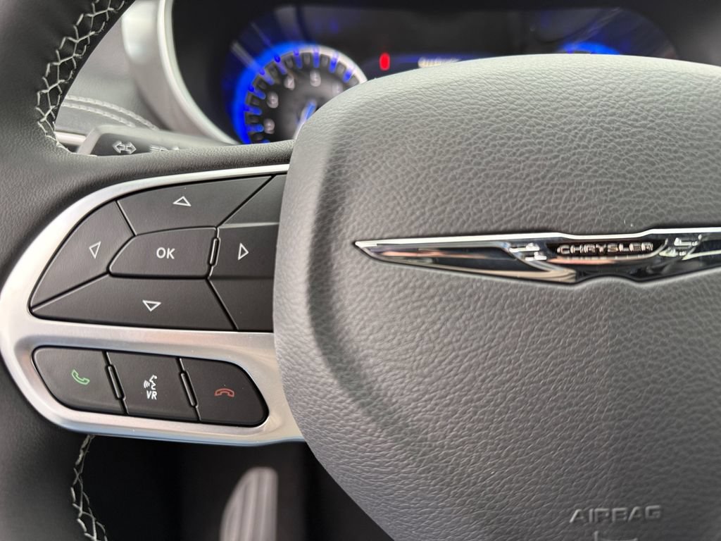 New 2026 Chrysler Pacifica Select FWD image 25