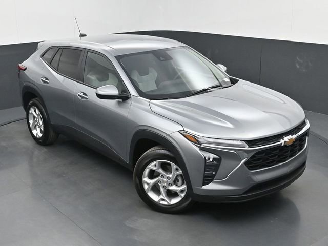 Used 2025 Chevrolet Trax LS w/ LS Convenience Package image 31