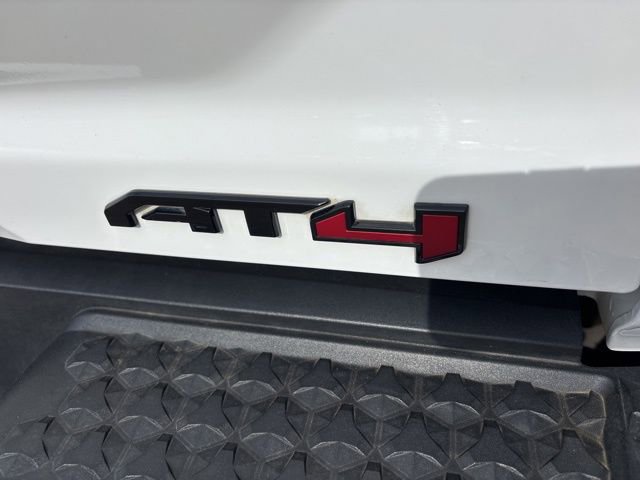 Used 2024 GMC Canyon AT4 image 8