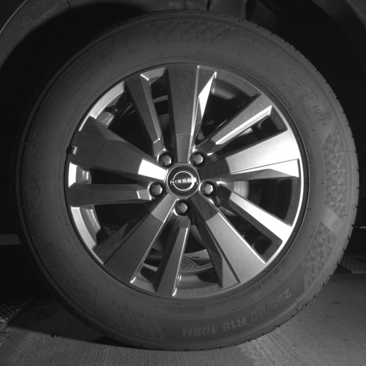 Used 2025 Nissan Pathfinder SV image 14