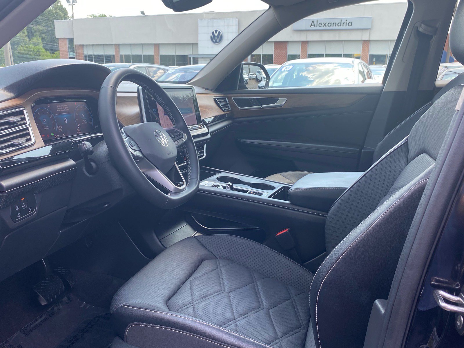 Certified 2024 Volkswagen Atlas SE AWD/4WD image 13