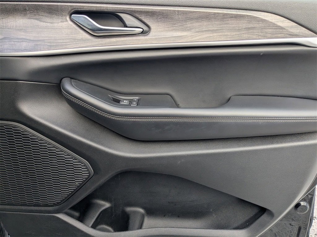 Used 2024 Jeep Grand Cherokee L Limited w/ Luxury Tech Group II image 39