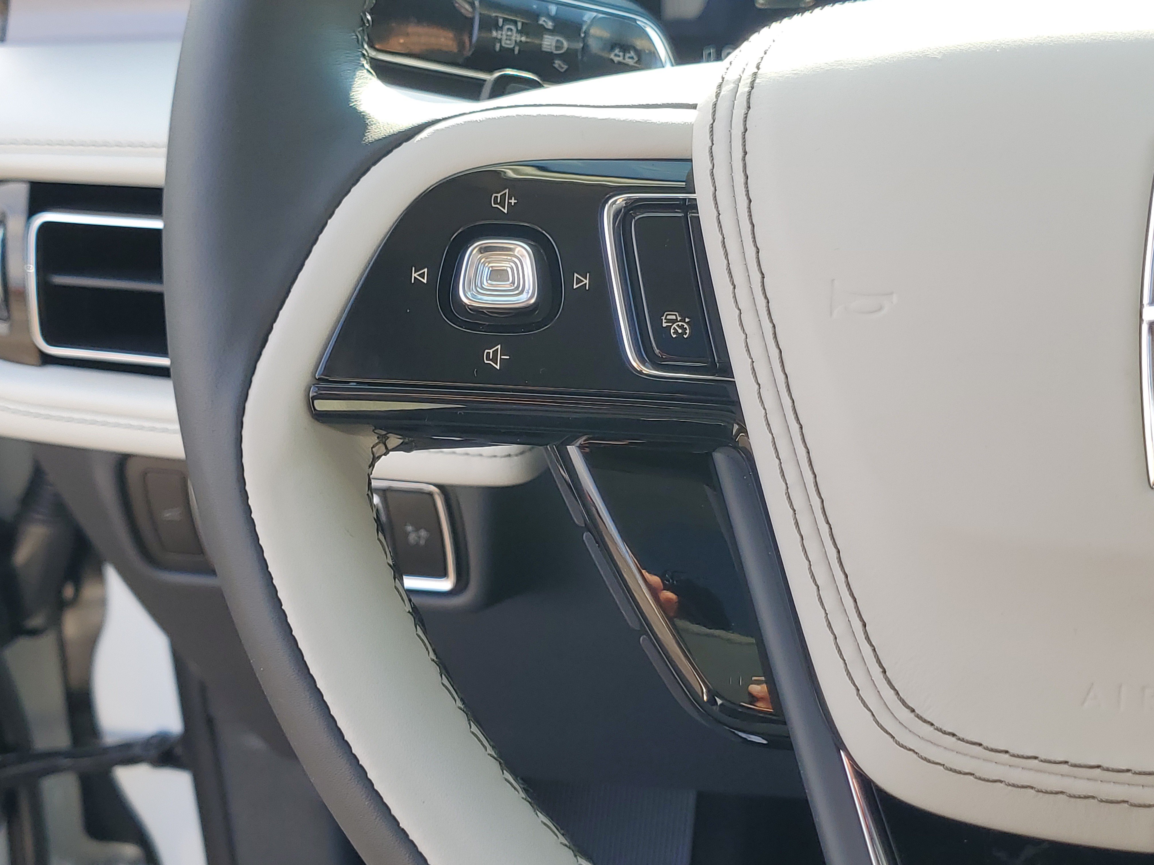 New 2026 Lincoln Aviator AWD image 16