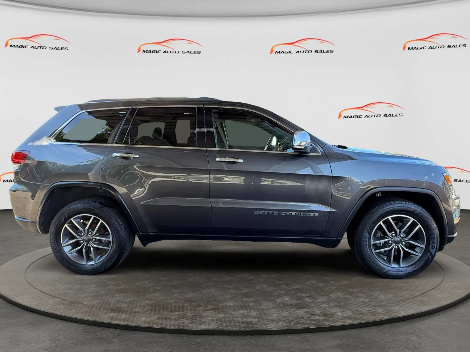 Used 2020 Jeep Grand Cherokee Limited AWD/4WD image 6
