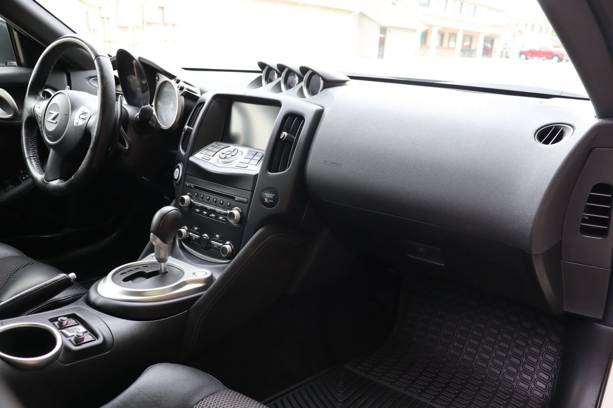 Used 2019 Nissan 370Z Touring RWD image 16