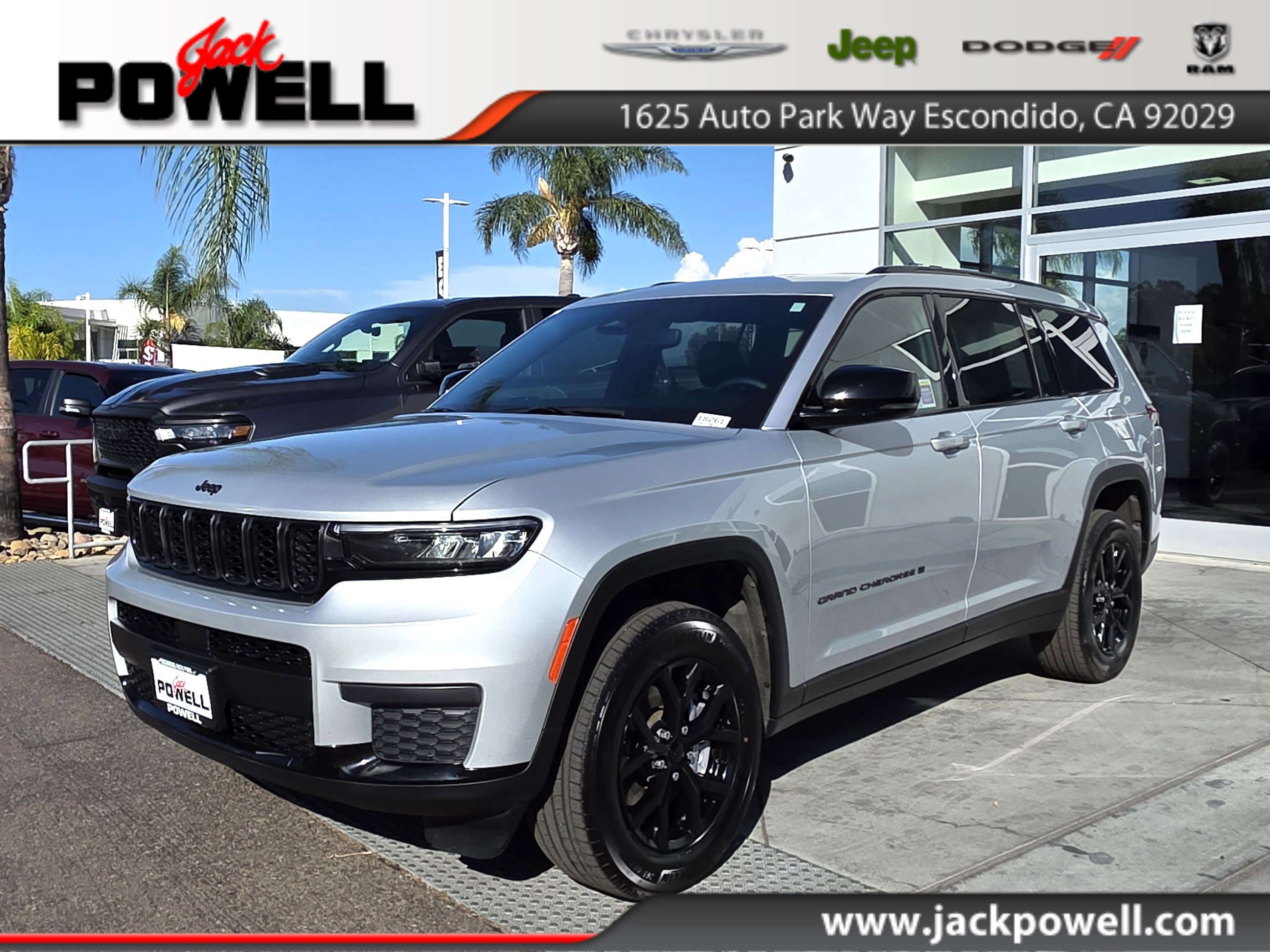 Certified 2024 Jeep Grand Cherokee L Laredo image 1