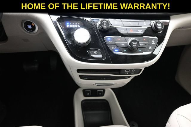 Used 2018 Chrysler Pacifica Touring-L Plus FWD image 34