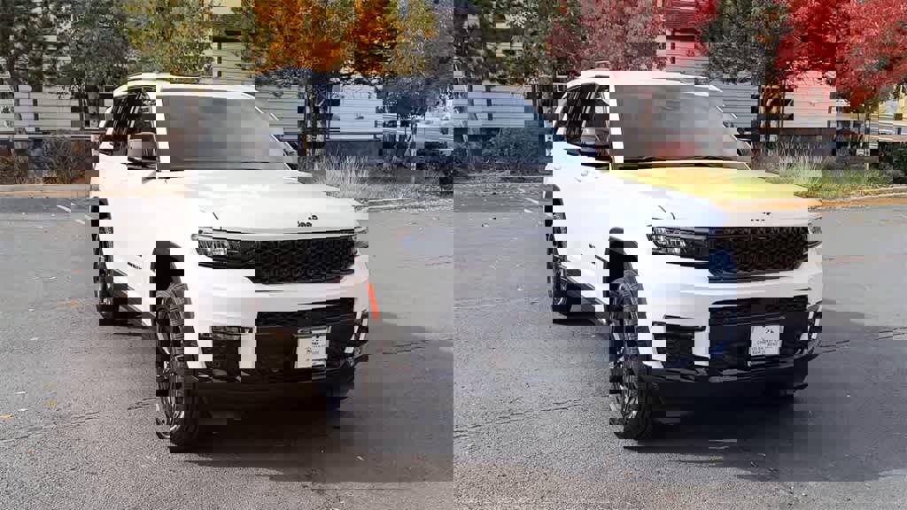 New 2025 Jeep Grand Cherokee L Limited w/ Luxury Tech Group II image 3