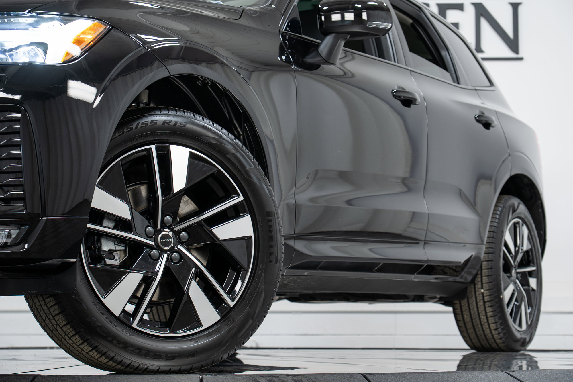 New 2026 Volvo XC60 B5 Core w/ Climate Package image 27