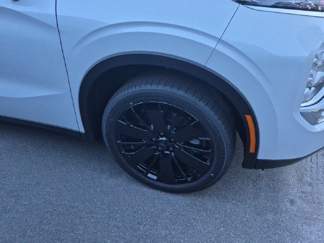 New 2026 Mitsubishi Outlander LE FWD image 10