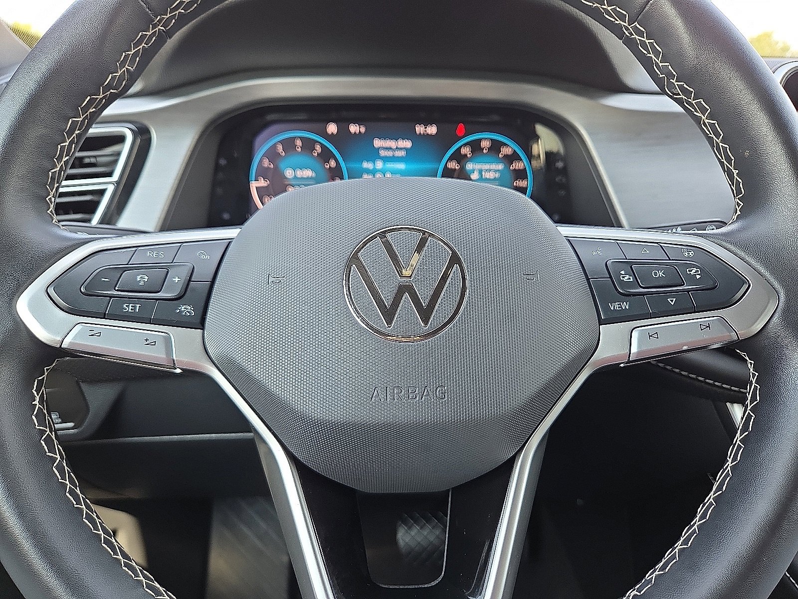 Used 2024 Volkswagen Atlas Cross Sport SE image 24