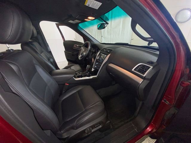 Used 2014 Ford Explorer XLT w/ Equipment Group 202A AWD/4WD image 39