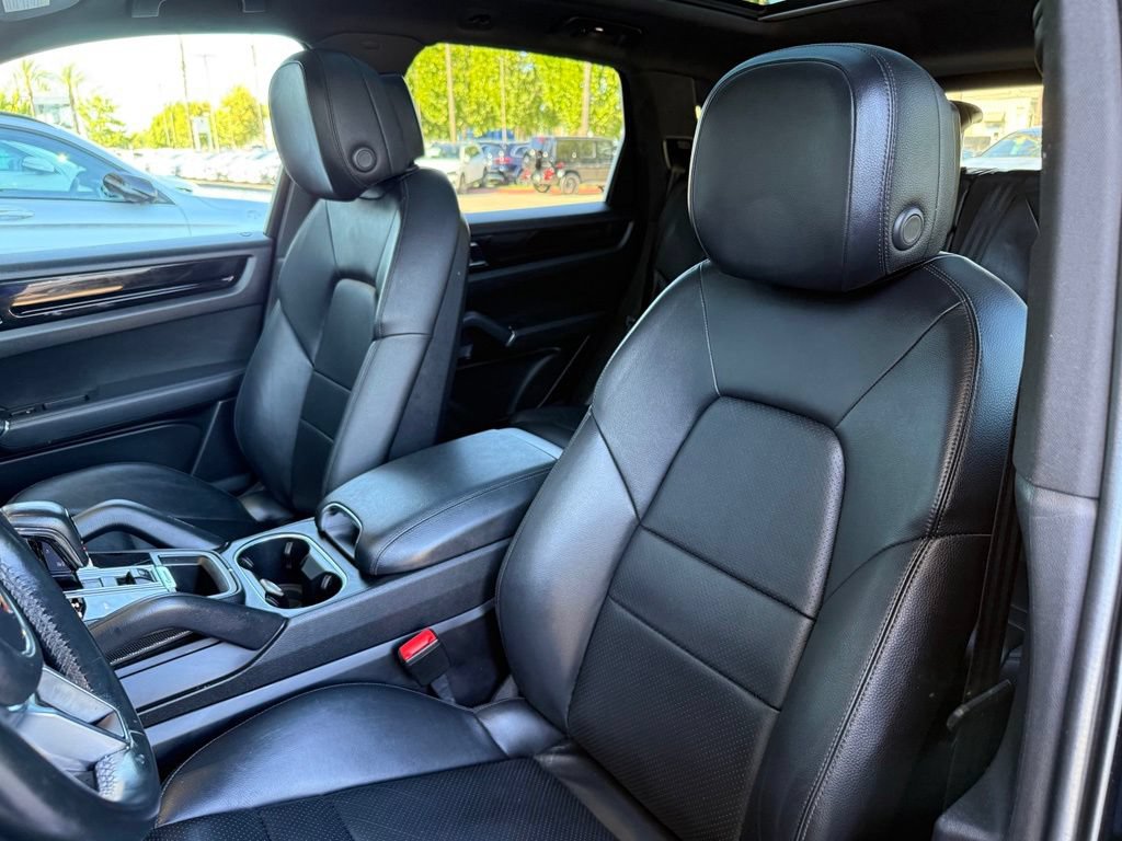 Used 2020 Porsche Cayenne AWD/4WD image 13