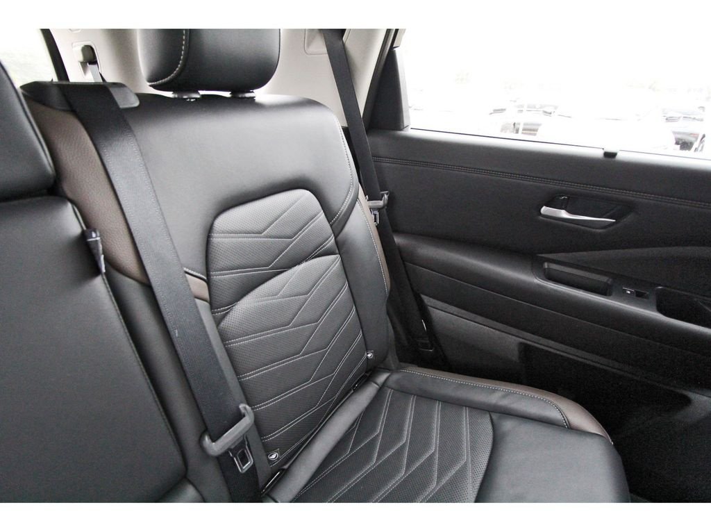 Certified 2024 Nissan Pathfinder Platinum w/ Cargo Package FWD image 12