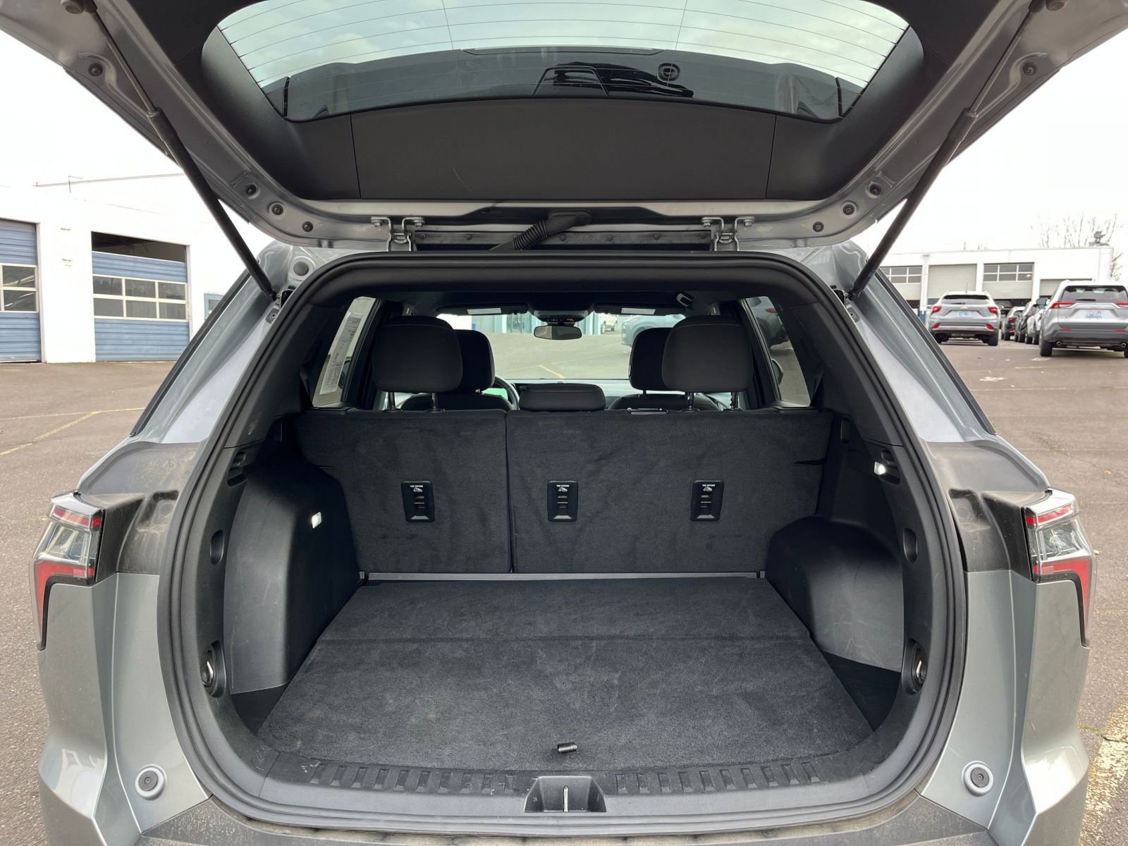 Used 2025 Chevrolet Equinox LT image 30