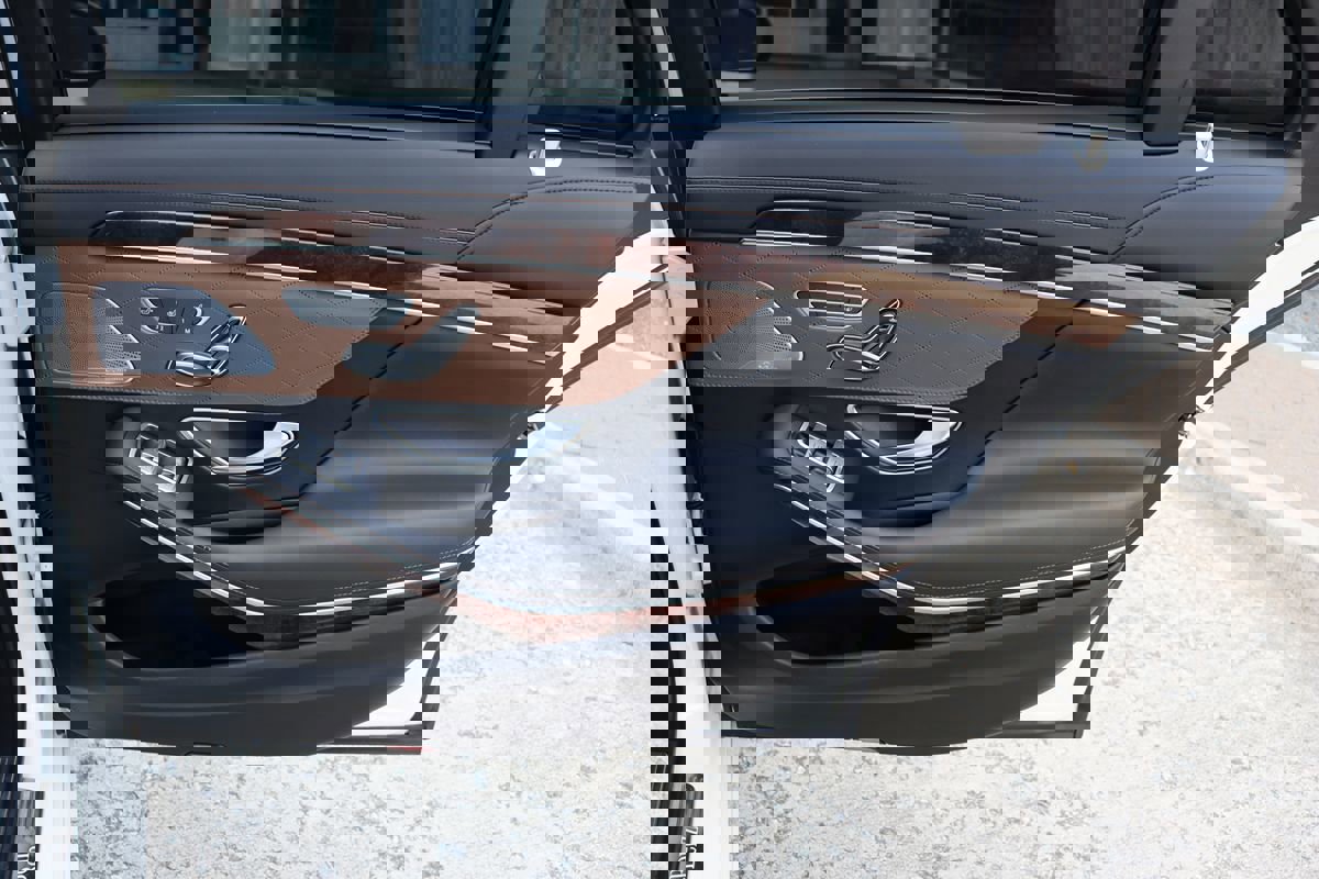 Used 2018 Mercedes-Benz S 560 4MATIC Sedan image 54