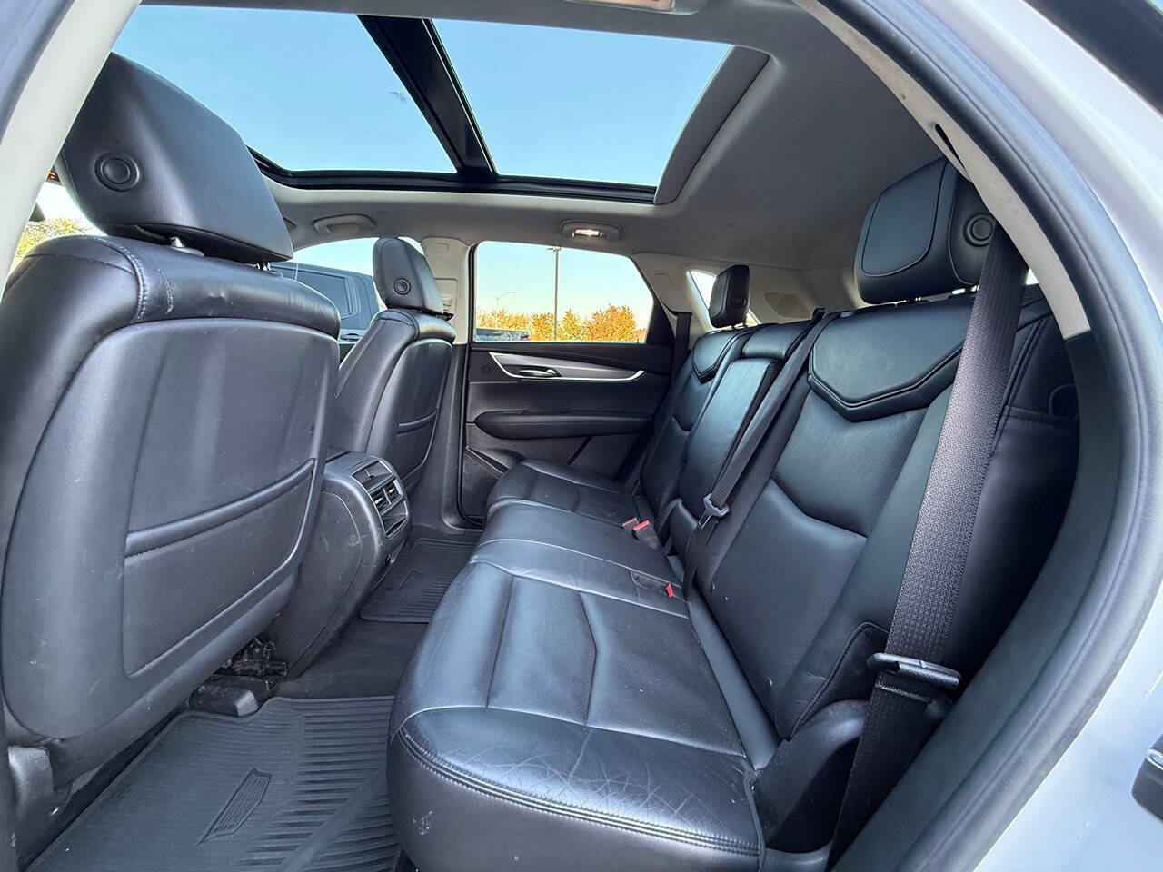 Used 2018 Cadillac XT5 Luxury w/ Driver Awareness Package image 18