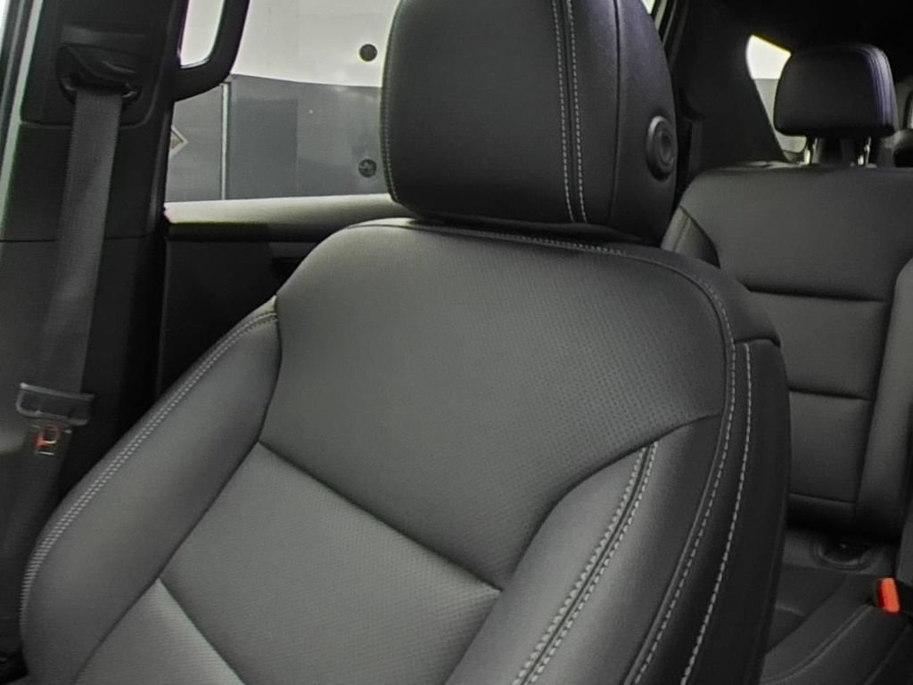 Used 2026 Chevrolet Traverse LT FWD image 12