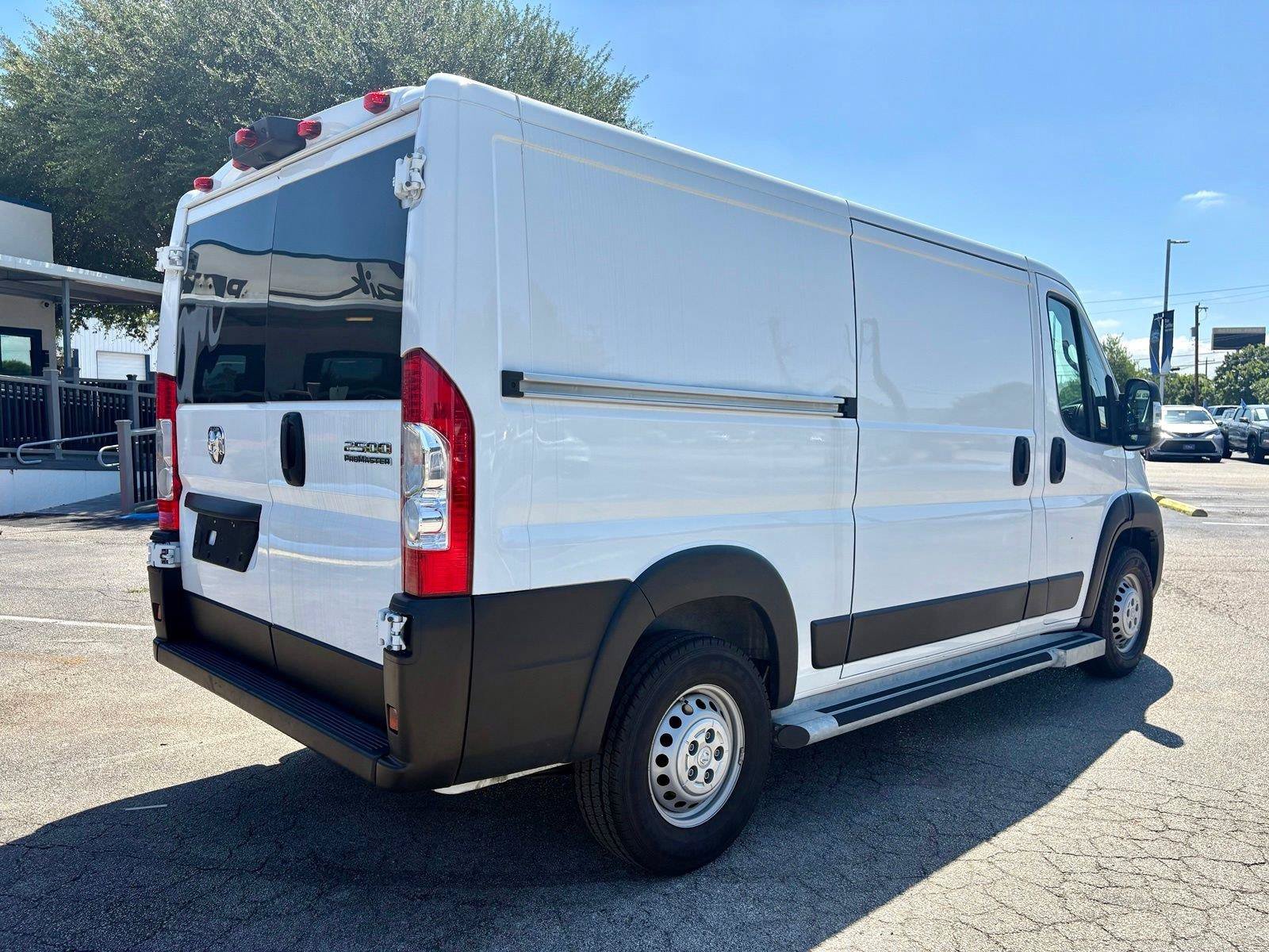 Used 2025 RAM ProMaster 2500 w/ U-Haul Equipment Group FWD image 3