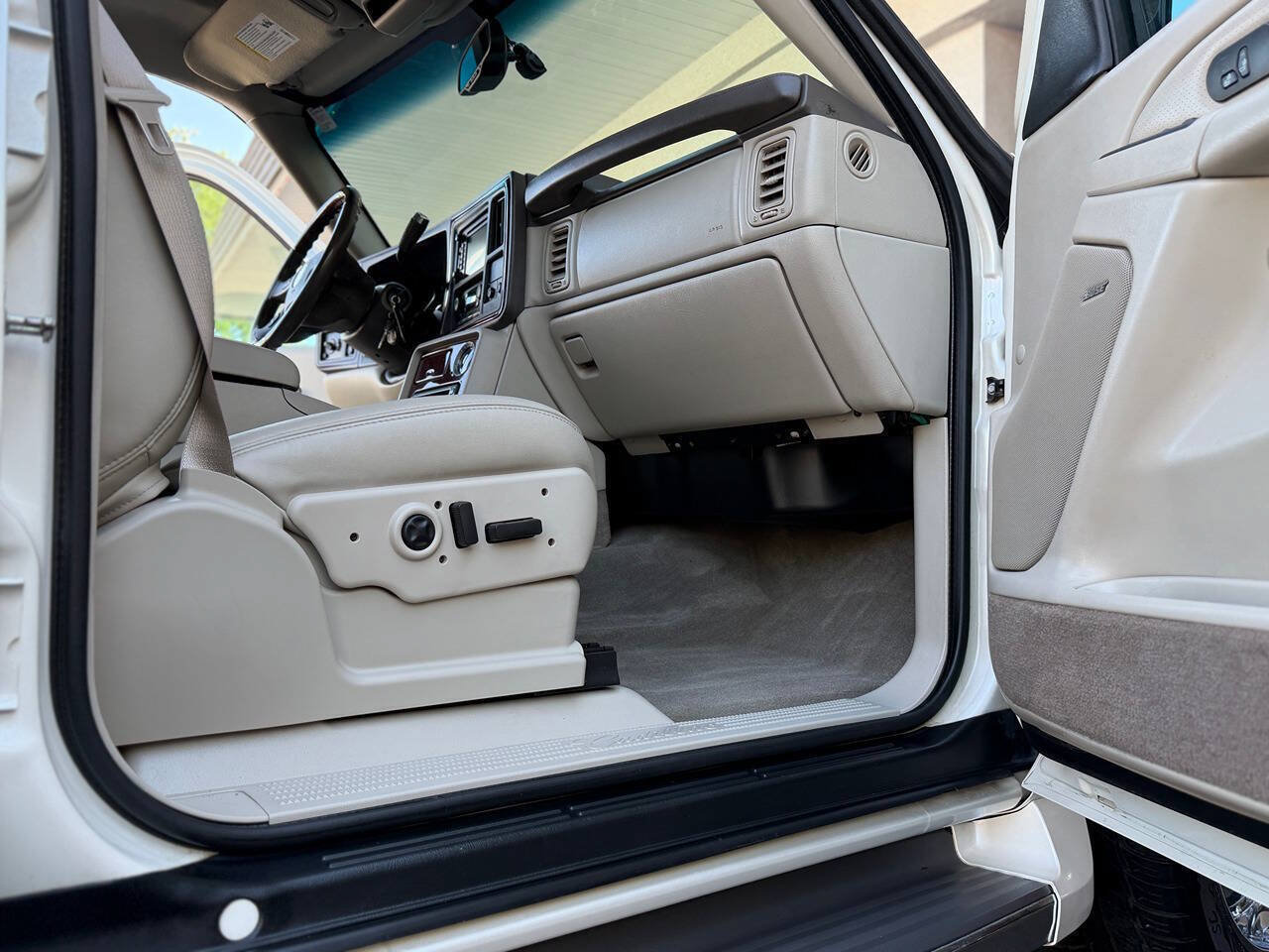 Used 2005 Cadillac Escalade EXT AWD/4WD image 64