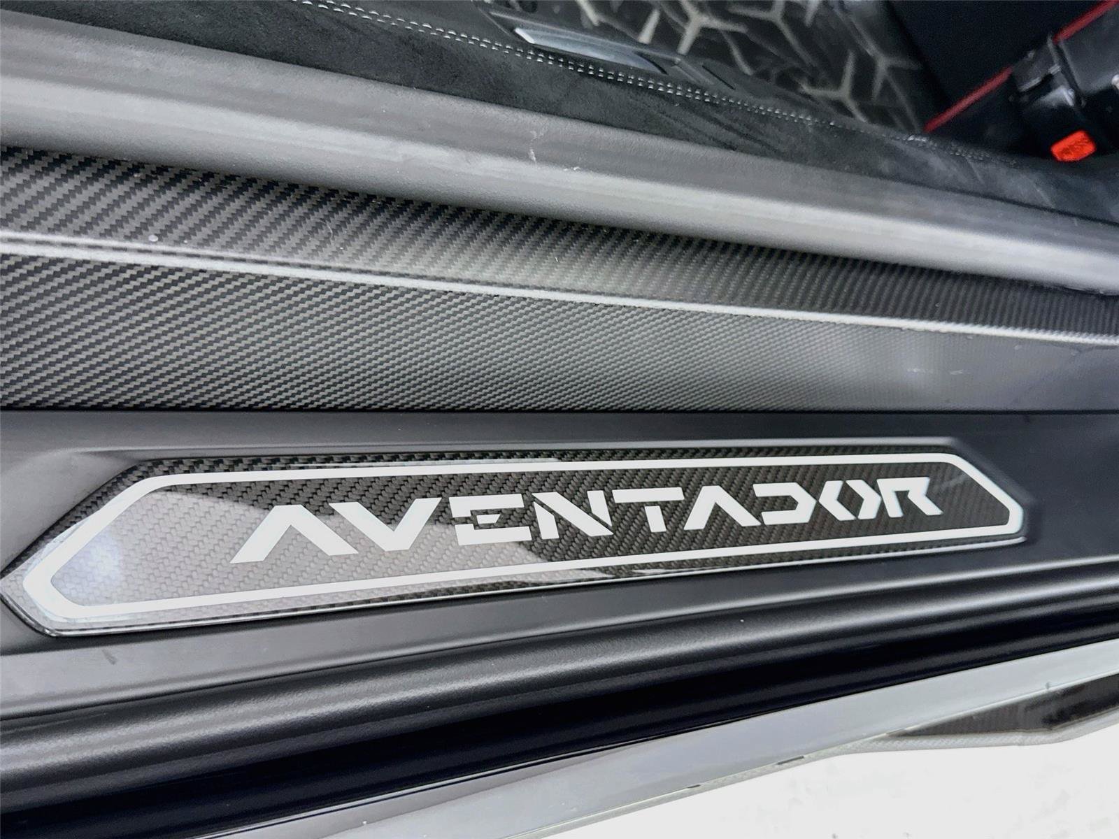 Used 2020 Lamborghini Aventador SVJ AWD/4WD image 31