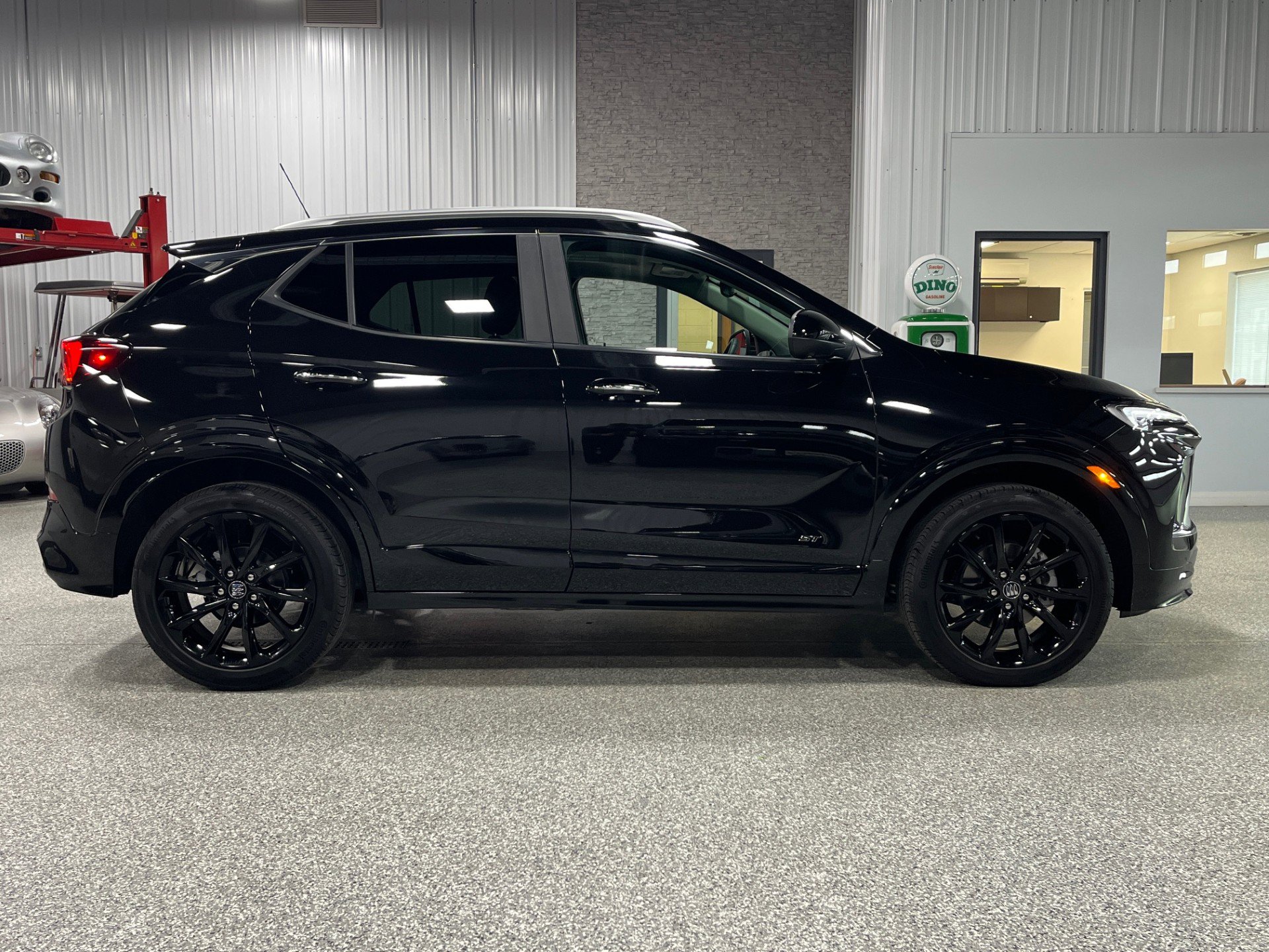 Certified 2025 Buick Encore GX Sport Touring w/ Experience Buick Package AWD/4WD image 5