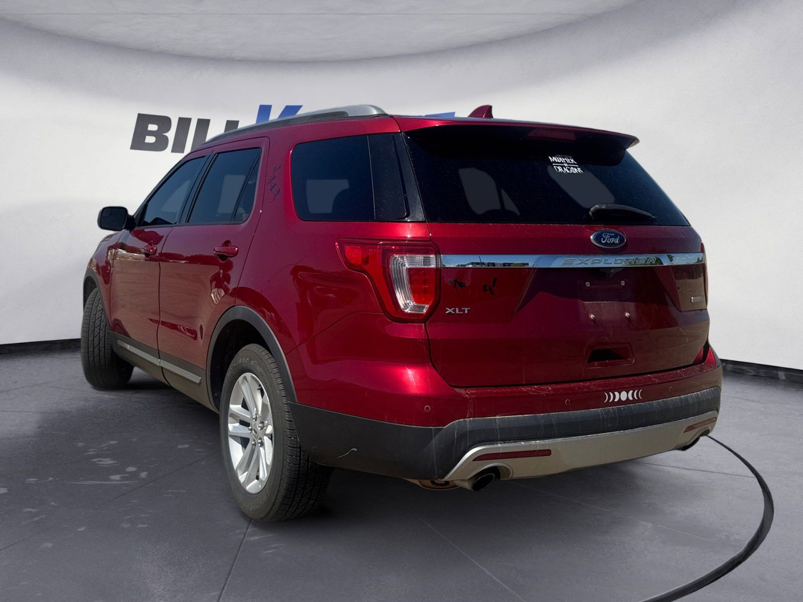 Used 2016 Ford Explorer XLT w/ Equipment Group 202A FWD image 3