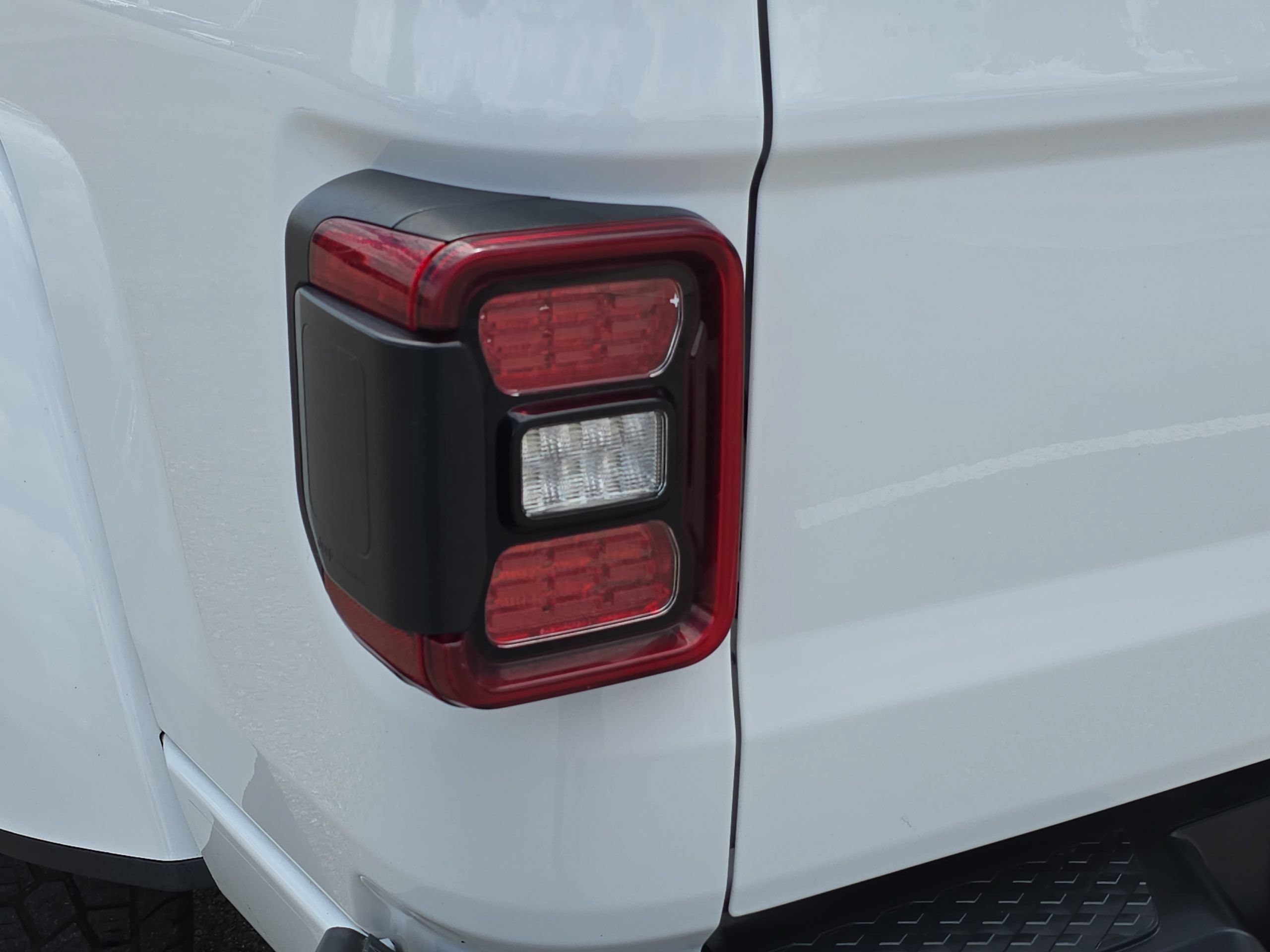 Used 2023 Jeep Gladiator Overland AWD/4WD image 35