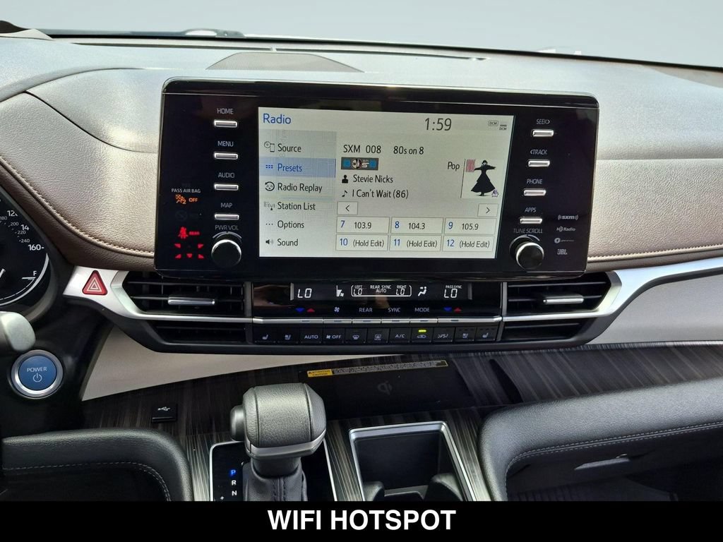 Used 2024 Toyota Sienna Platinum FWD image 28