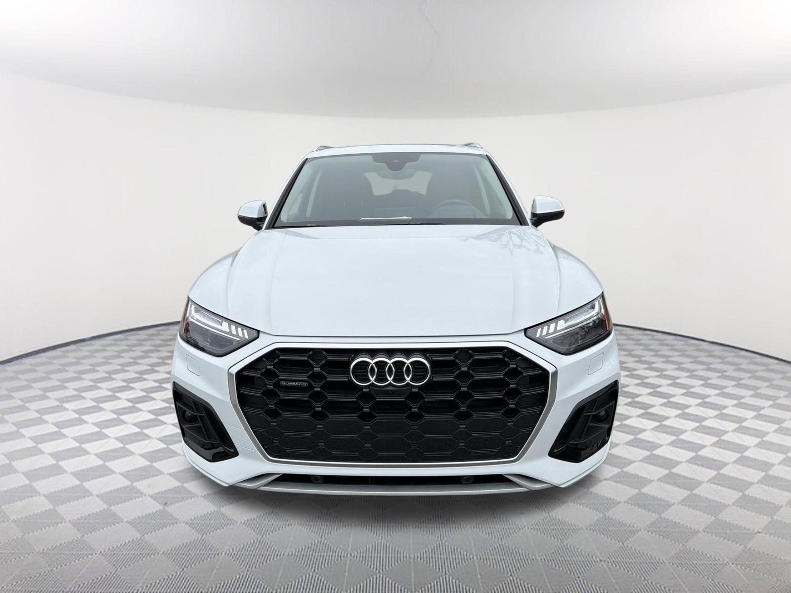 Used 2023 Audi Q5 2.0T Prestige w/ Prestige Package image 2