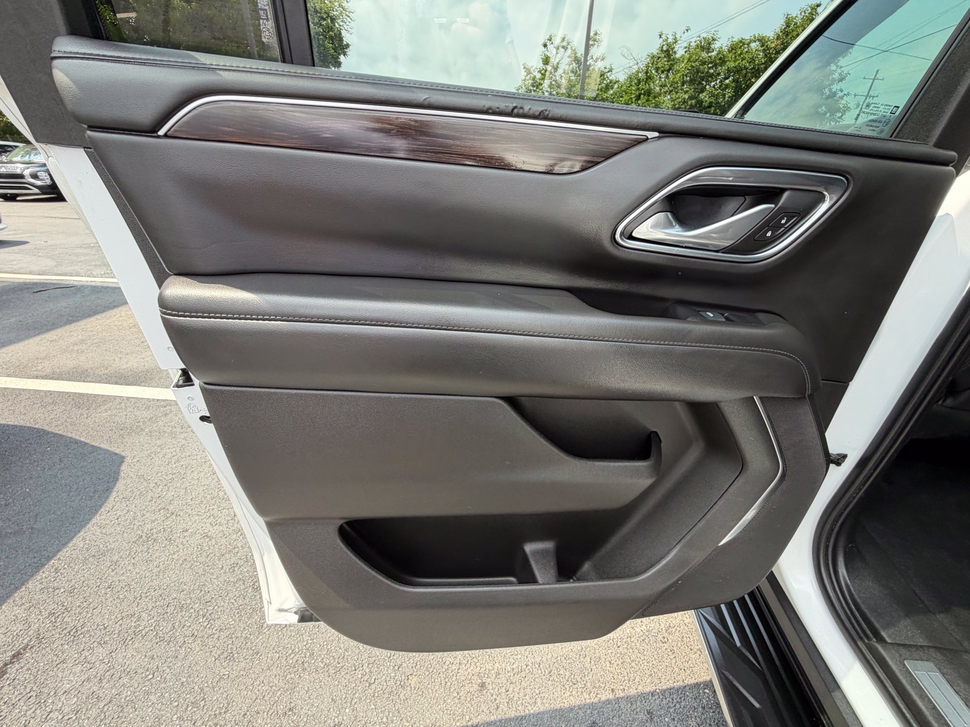 Used 2024 Chevrolet Suburban LT AWD/4WD image 18
