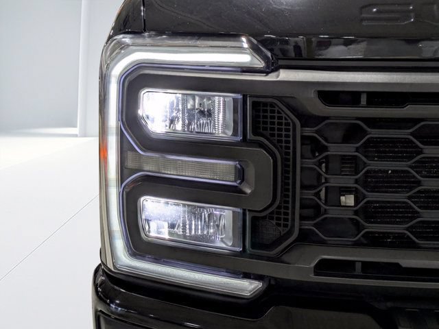 Used 2023 Ford F250 Lariat w/ Sport Appearance Package AWD/4WD image 9