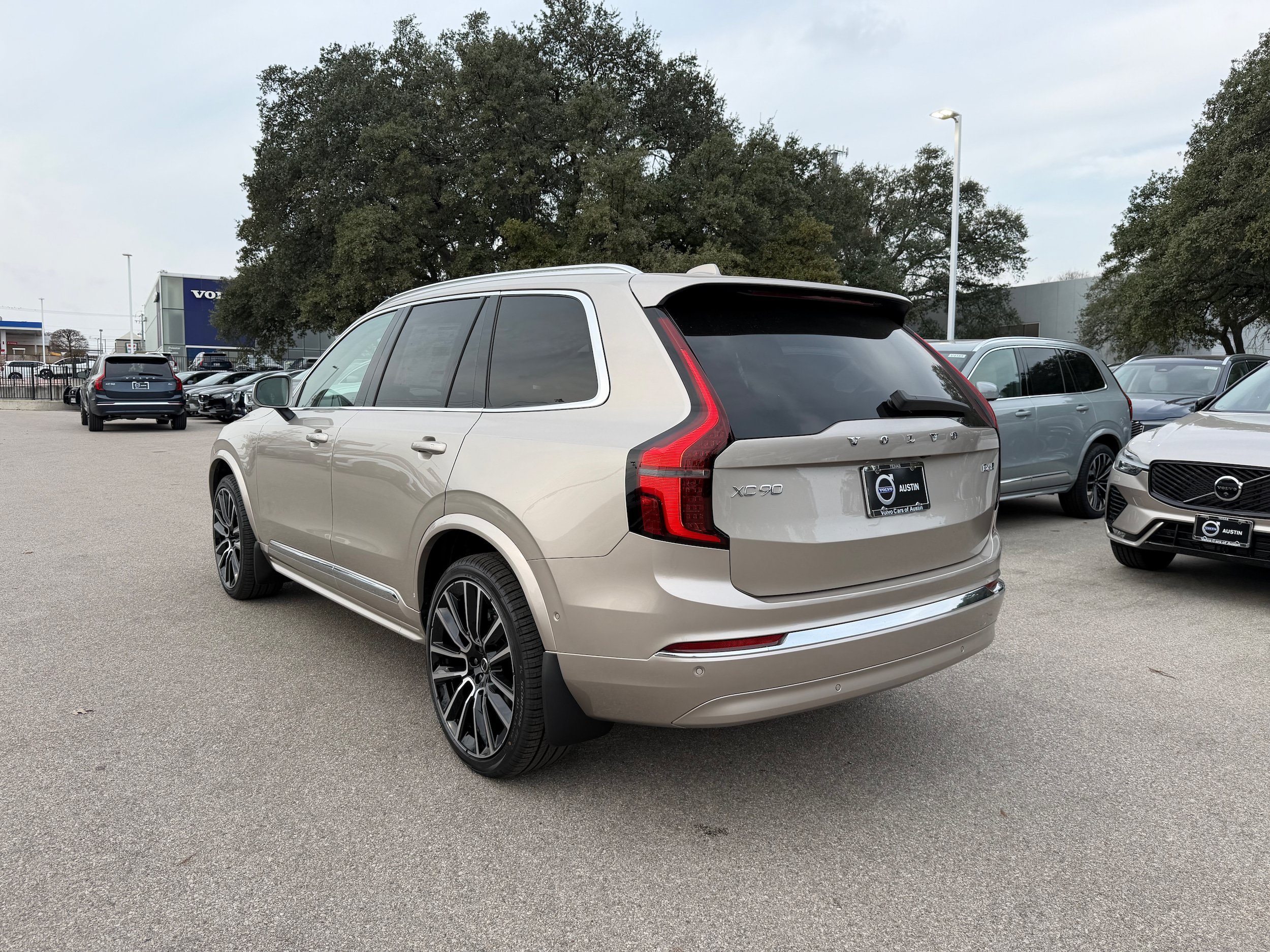 New 2026 Volvo XC90 B6 Ultra w/ Lounge Package AWD/4WD image 4