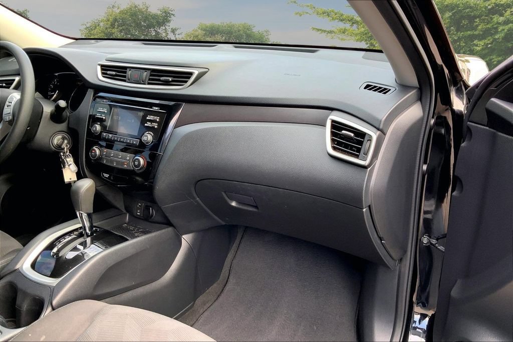 Used 2016 Nissan Rogue S FWD image 26