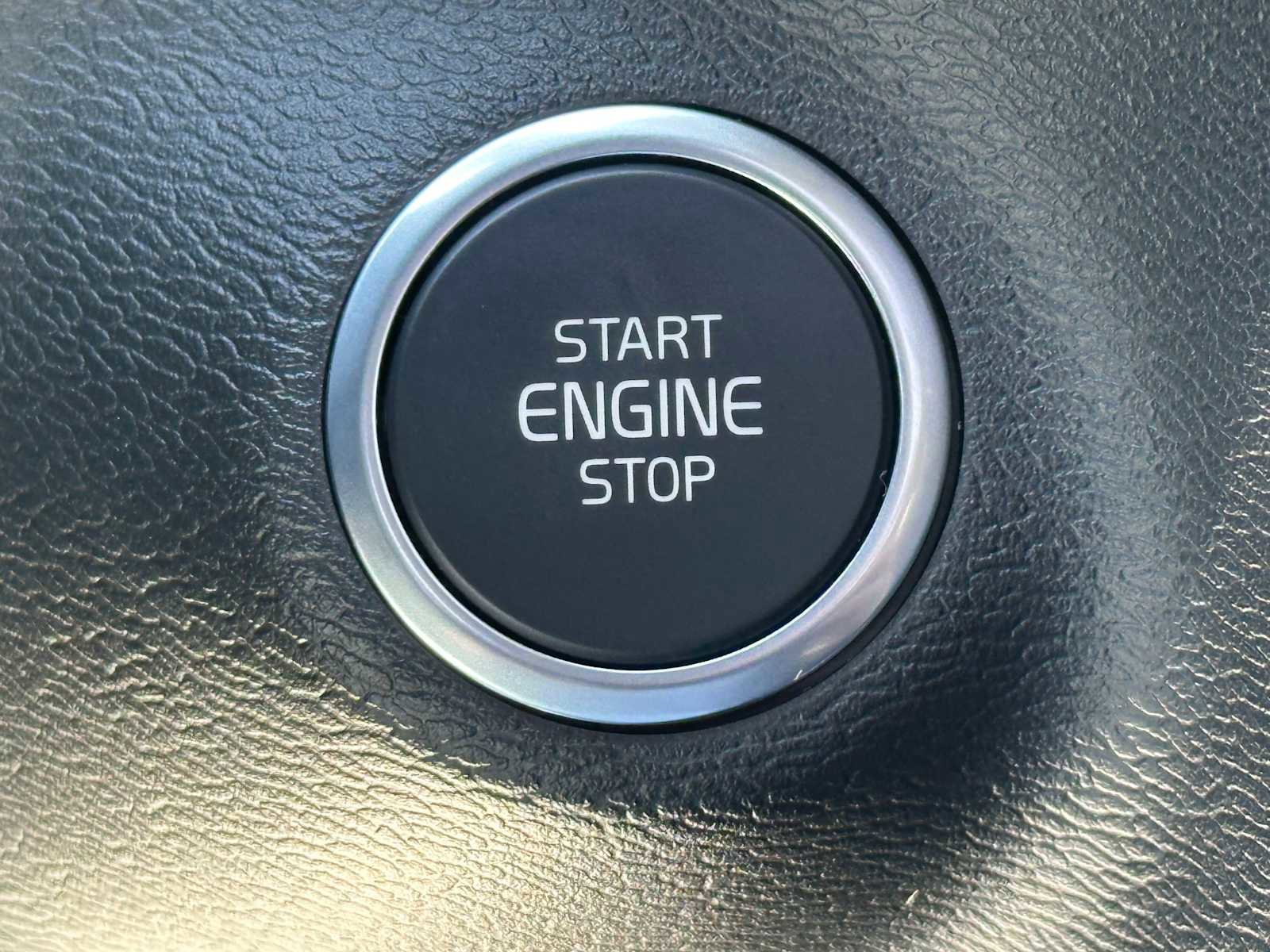 New 2025 Volvo XC40 B5 Plus w/ Protection Package Premier image 33