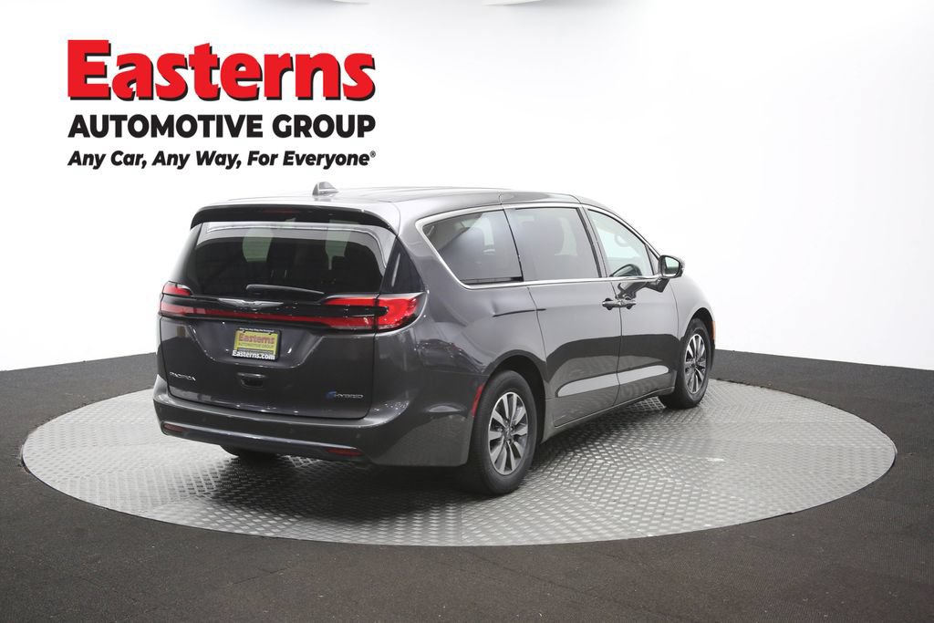 Used 2022 Chrysler Pacifica Touring-L w/ Uconnect Theater Family Group FWD image 41