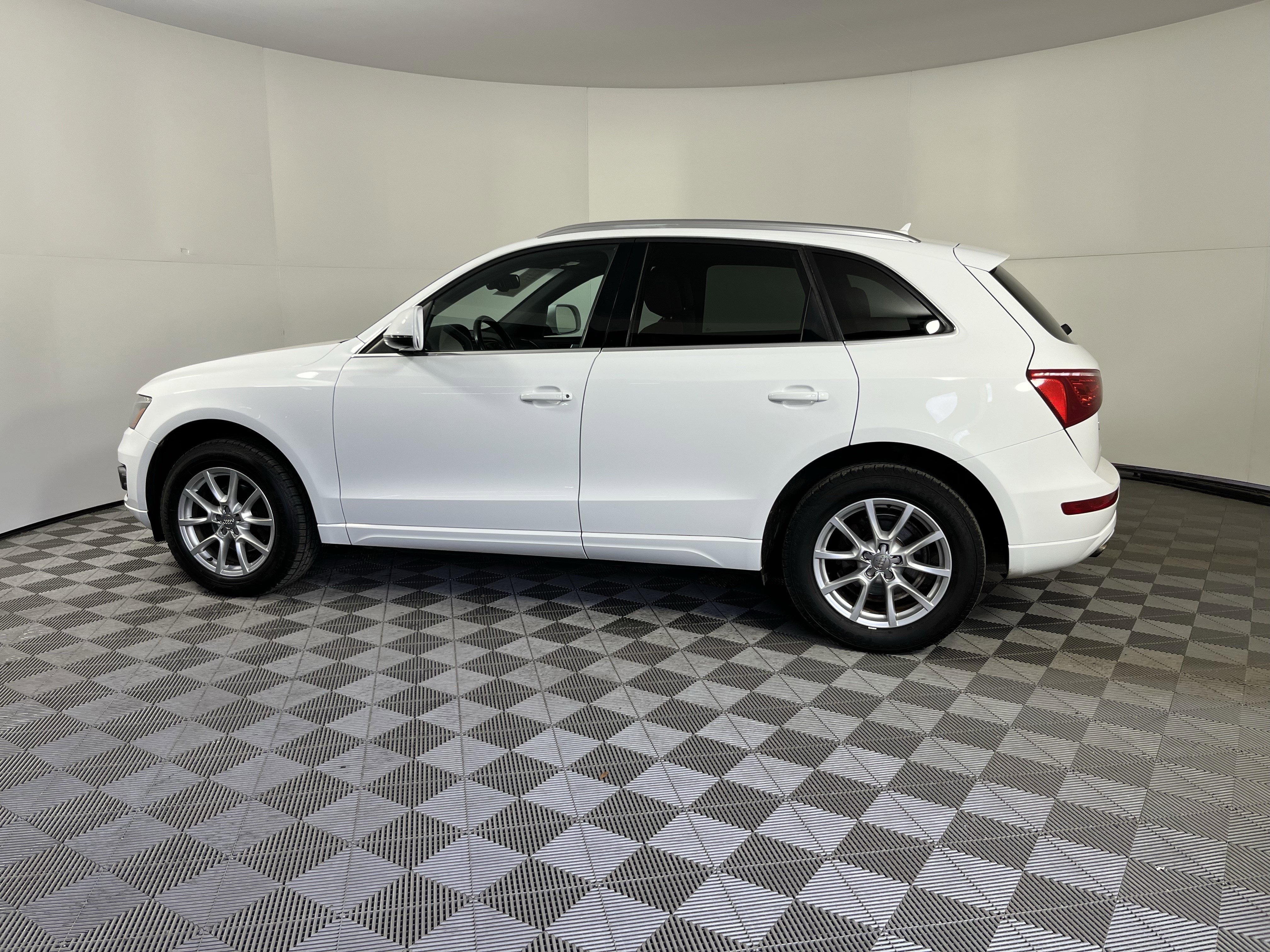 Used 2011 Audi Q5 2.0T Premium Plus AWD/4WD image 2