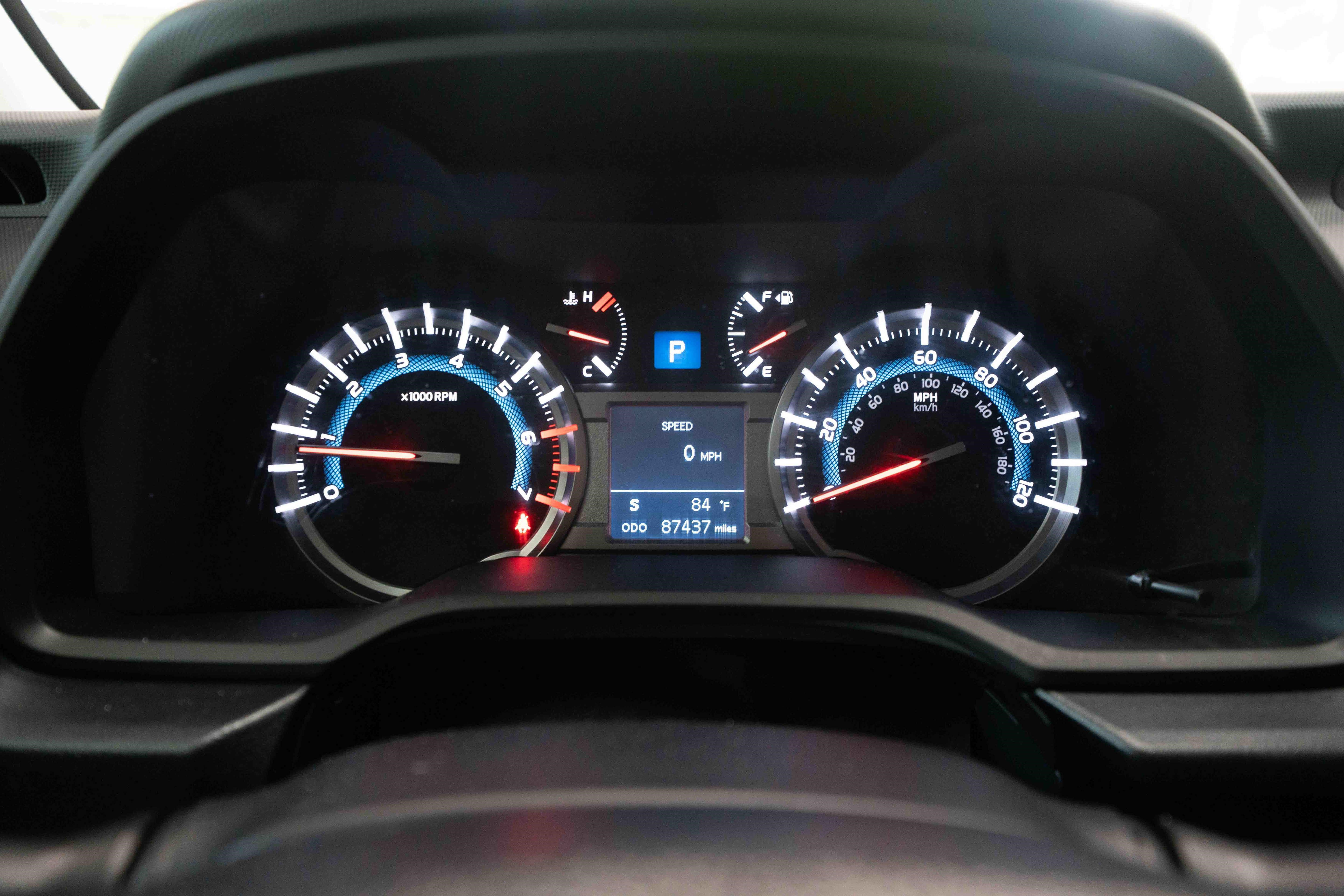 Used 2018 Toyota 4Runner SR5 AWD/4WD image 16