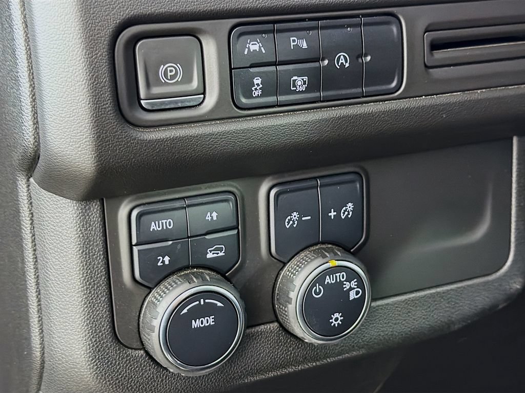 Used 2024 Chevrolet Tahoe RST w/ Luxury Package AWD/4WD image 11