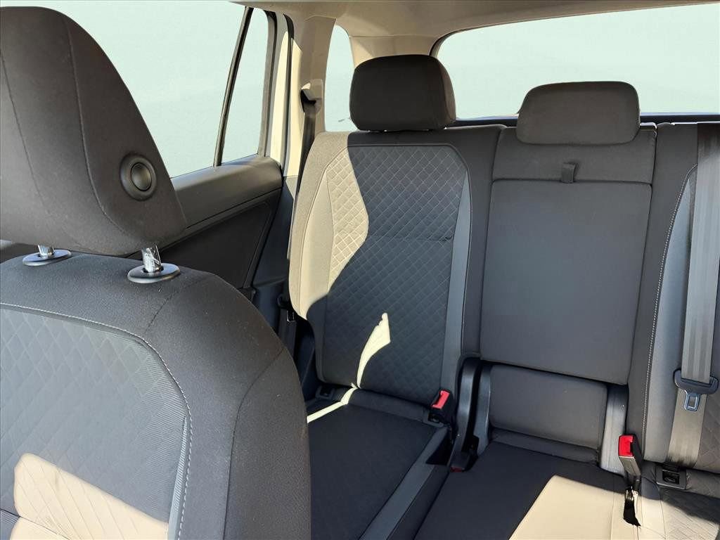 Used 2018 Volkswagen Tiguan S image 17