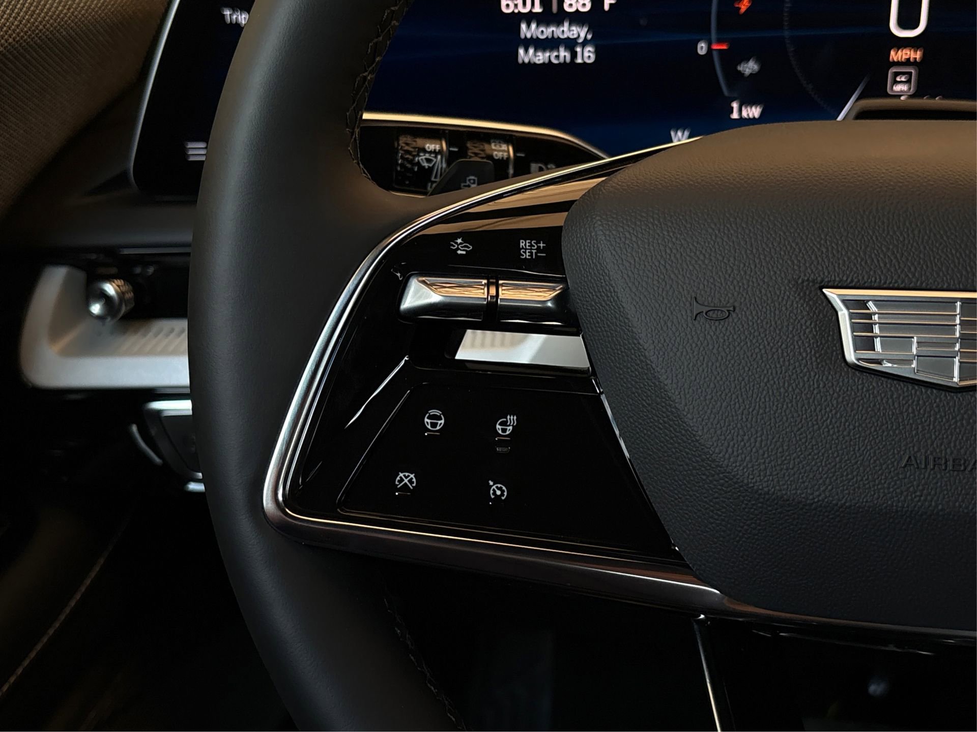 New 2026 Cadillac Optiq Luxury 1 image 28