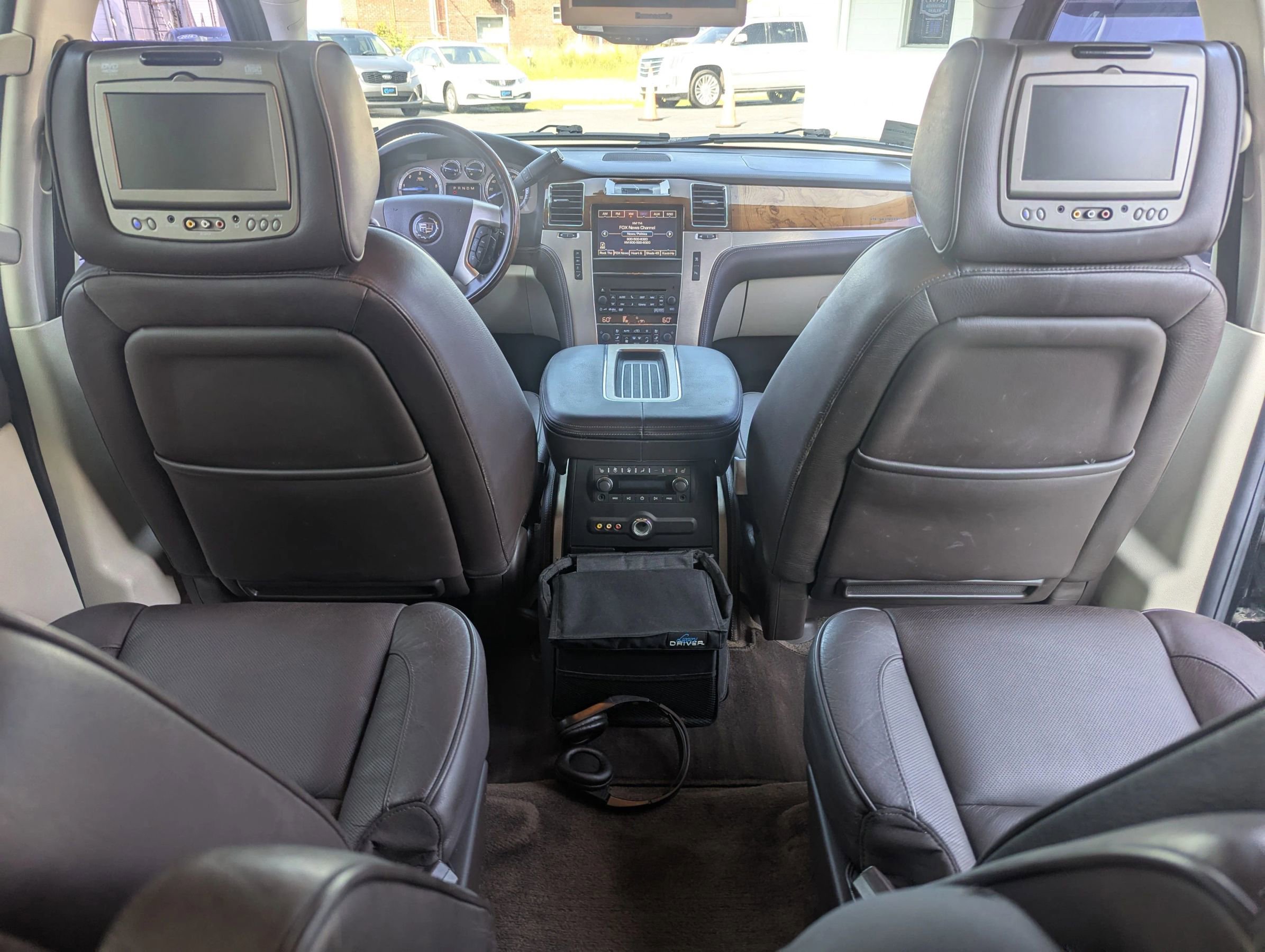 Used 2011 Cadillac Escalade Platinum image 19