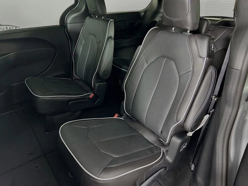 New 2026 Chrysler Pacifica Limited w/ S Appearance Package image 26