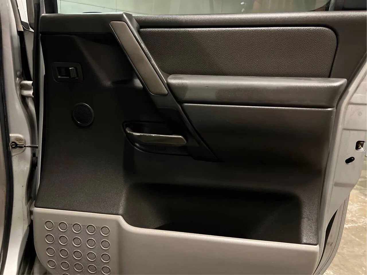 Used 2004 Nissan Titan LE w/ (SAB) Side-Airbag Pkg image 16