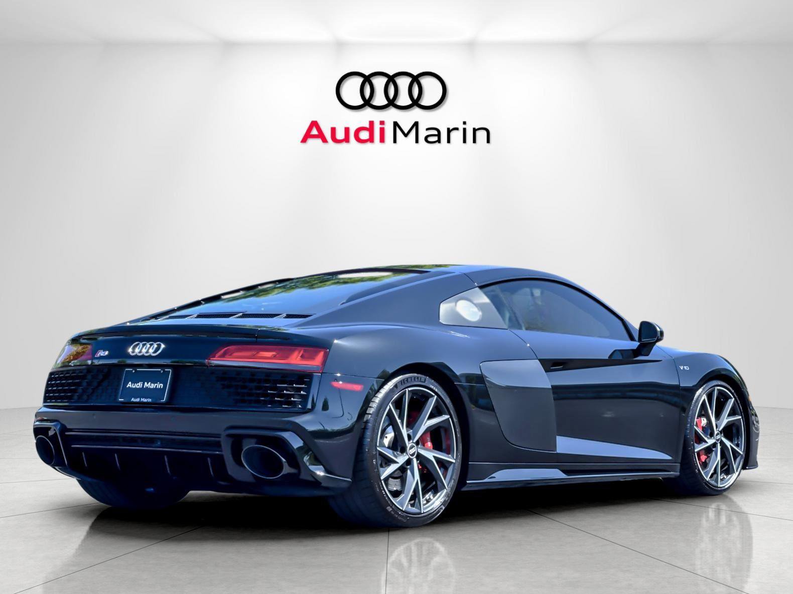 Used 2022 Audi R8 V10 w/ Premium Package RWD image 5