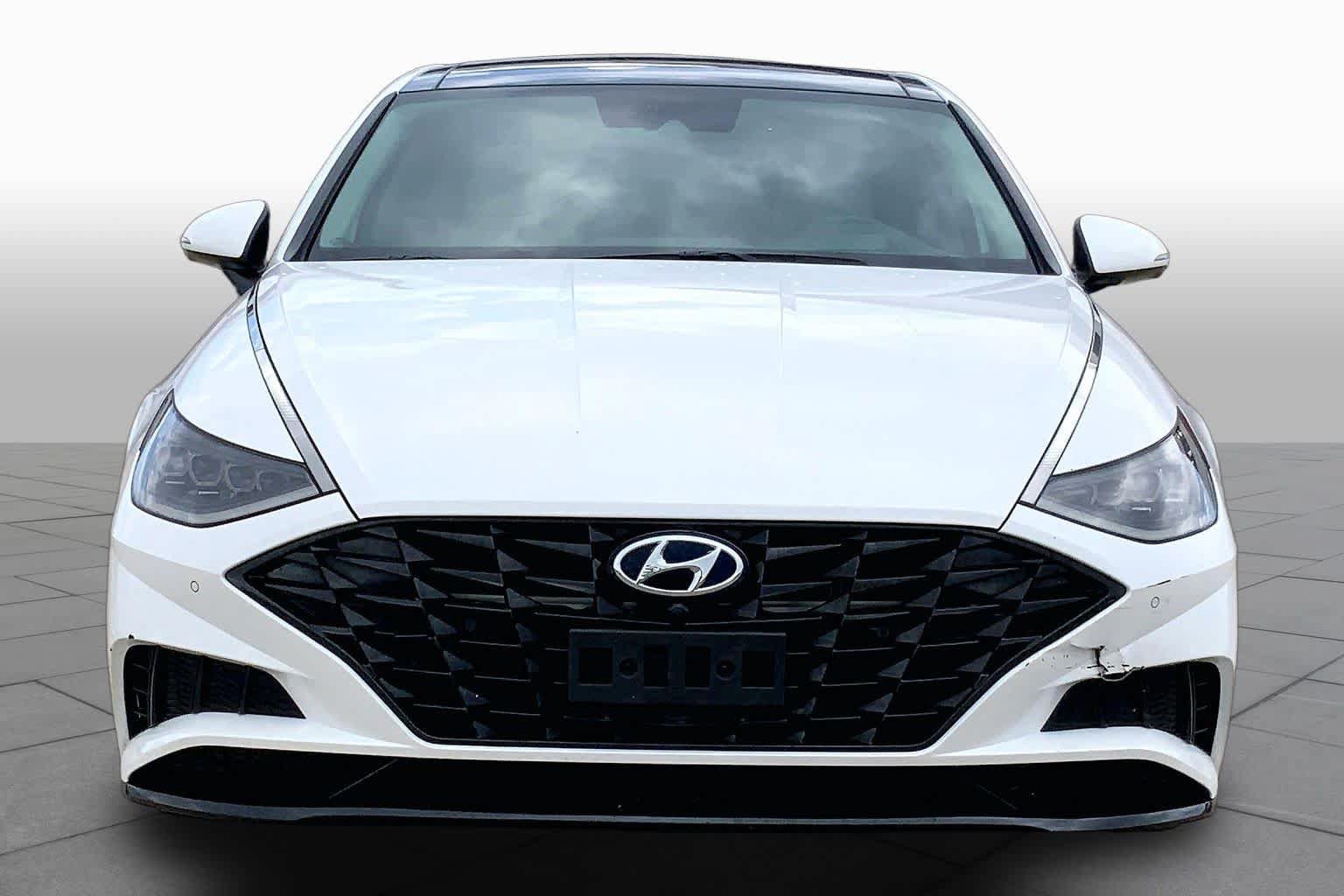 Used 2022 Hyundai Sonata Limited w/ Preferred Accessory Package FWD image 4
