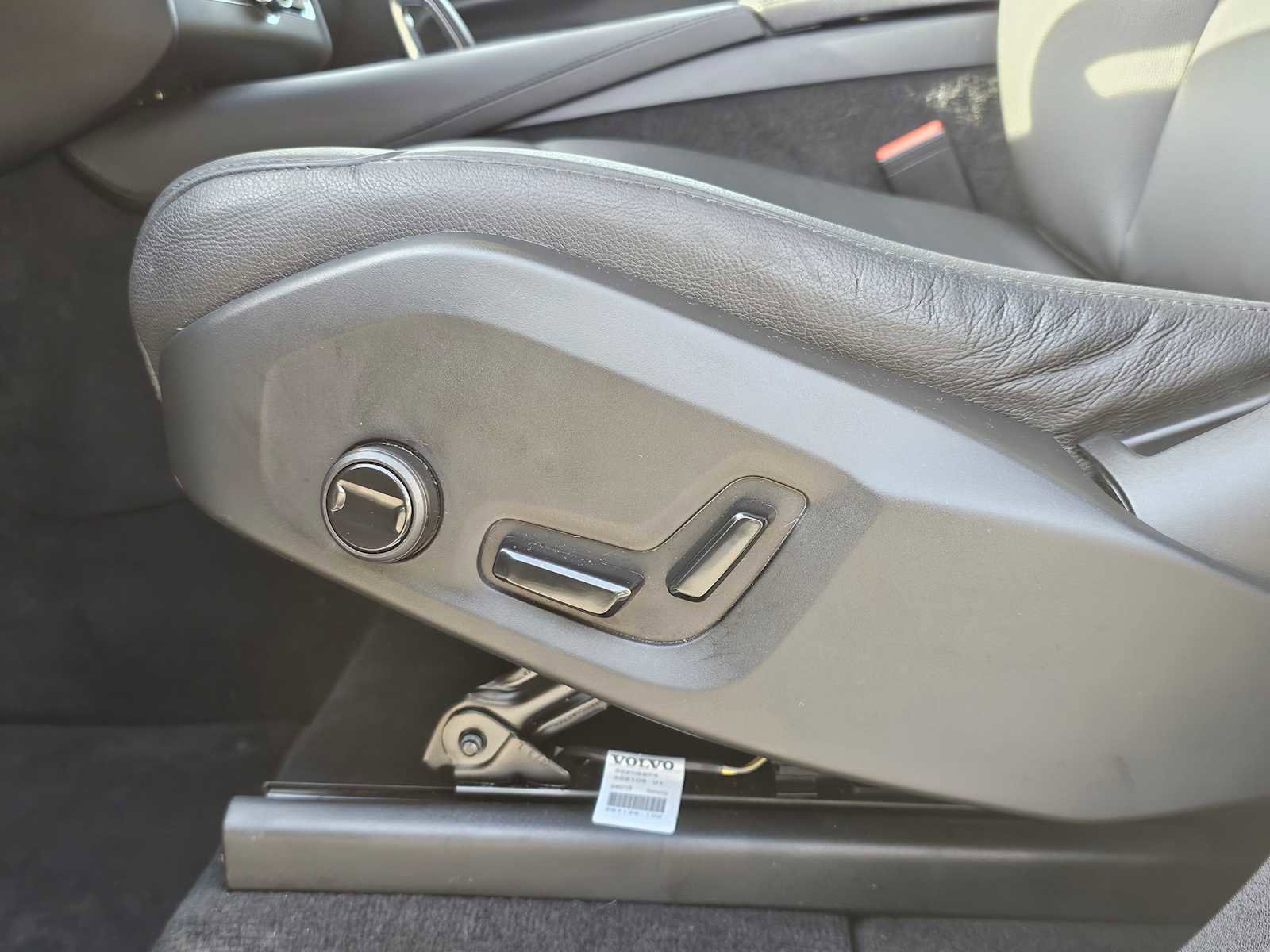 Certified 2025 Volvo XC90 B5 Core AWD/4WD image 25