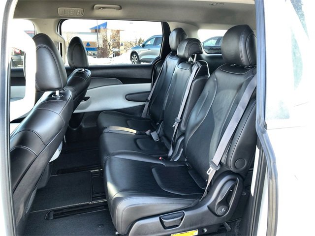 Used 2024 Kia Carnival LX image 21