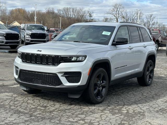 Certified 2023 Jeep Grand Cherokee Altitude image 7