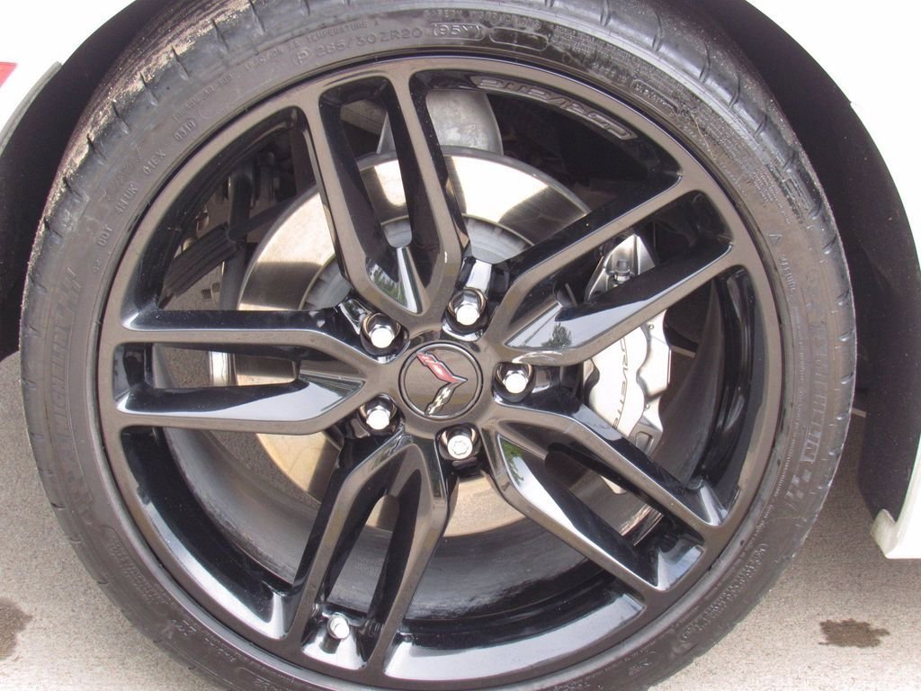 Used 2019 Chevrolet Corvette Stingray Coupe w/ Carbon Flash Badge Package image 7